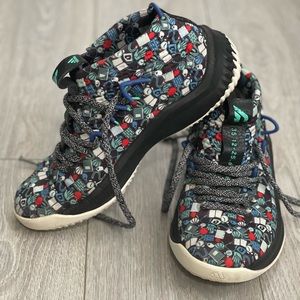 Adidas basketball shoes boys sz 4